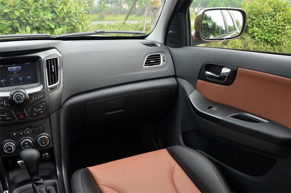 海马S7 2013款 2.0L AT 智享型 内饰