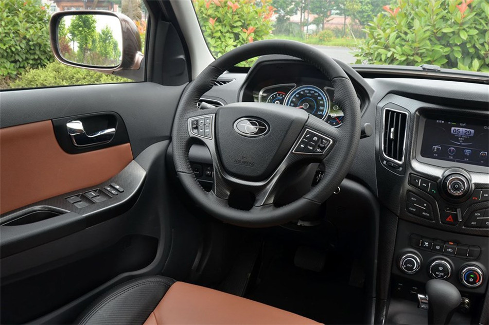 海马S7 2013款 2.0L AT 智享型 内饰