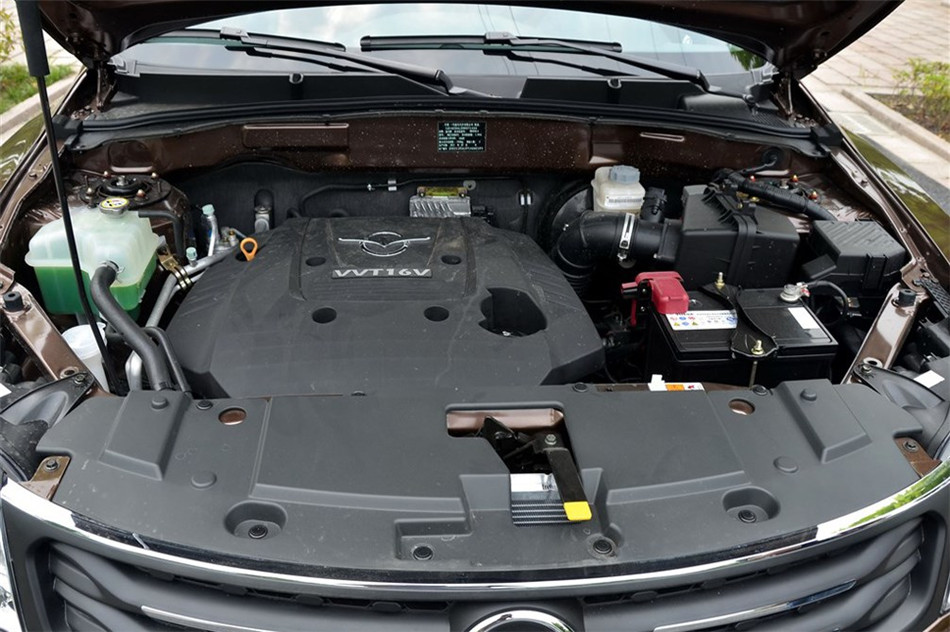 海马S7 2013款 2.0L AT 智享型 引擎底盘