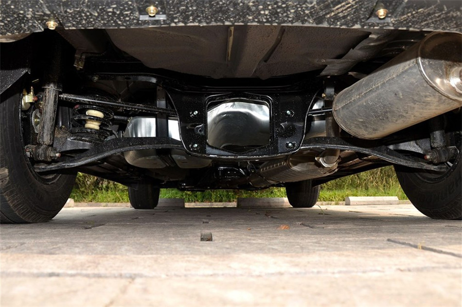 海马S7 2013款 2.0L AT 智享型 引擎底盘