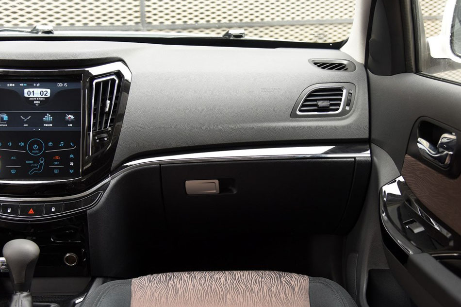 2017款 1.8T 自动领先版 内饰