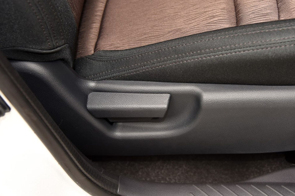 2017款 1.8T 自动领先版 座椅空间