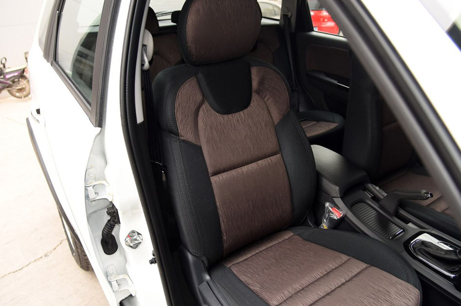 2017款 1.8T 自动领先版 座椅空间