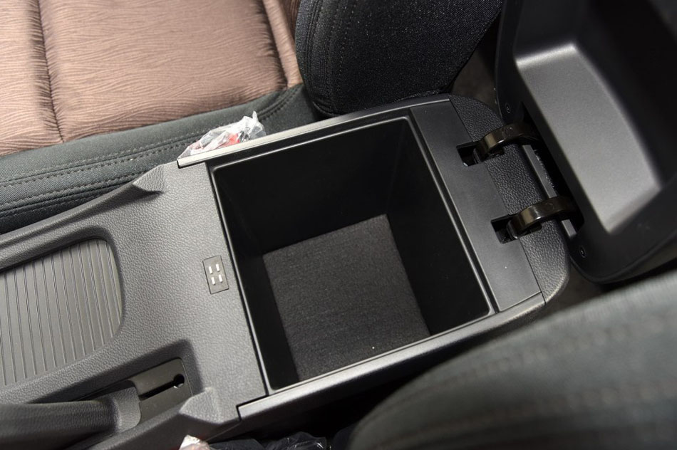 2017款 1.8T 自动领先版 座椅空间