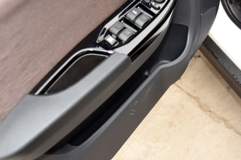 2017款 1.8T 自动领先版 座椅空间