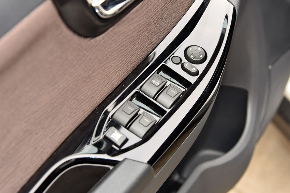 2017款 1.8T 自动领先版 座椅空间