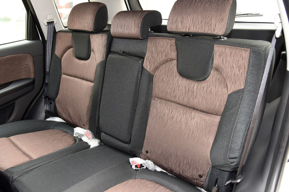 2017款 1.8T 自动领先版 座椅空间