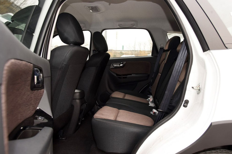 2017款 1.8T 自动领先版 座椅空间