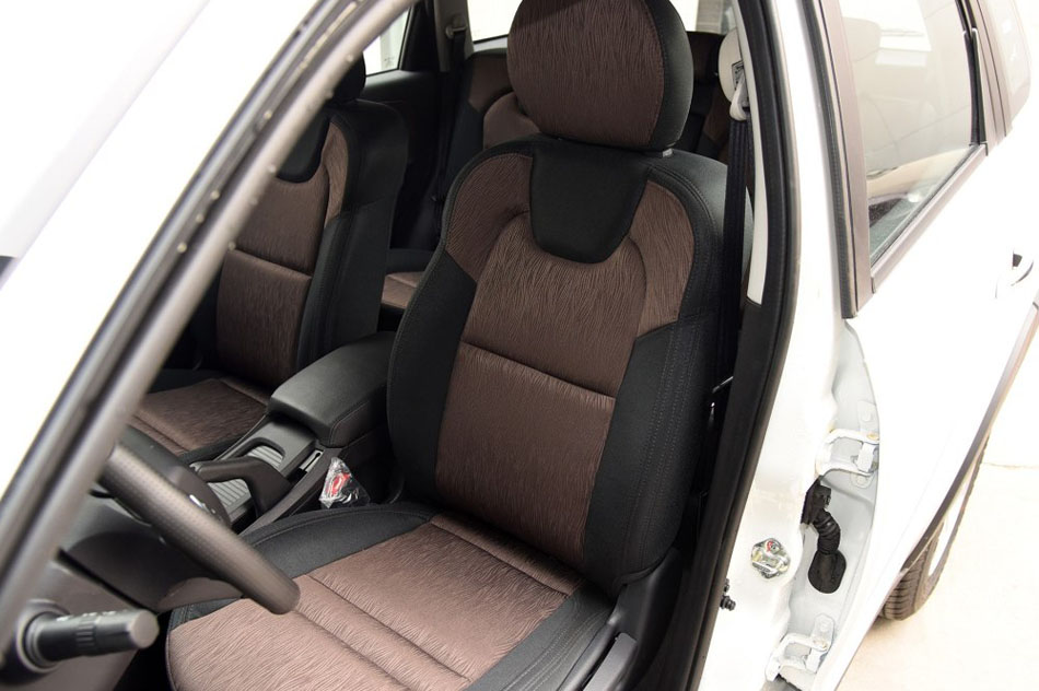 2017款 1.8T 自动领先版 座椅空间