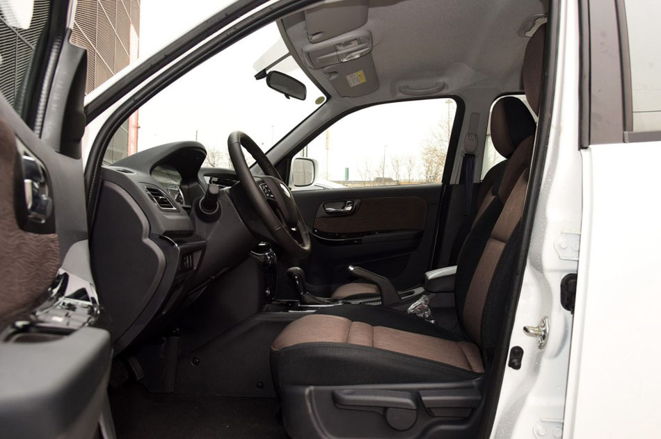 2017款 1.8T 自动领先版 座椅空间