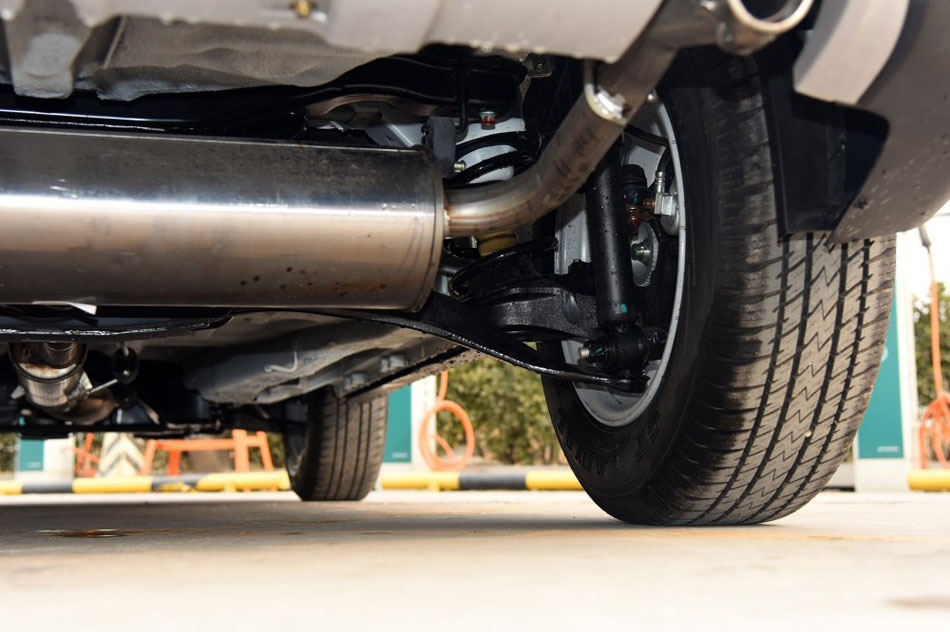 2017款 1.8T 自动领先版 引擎底盘