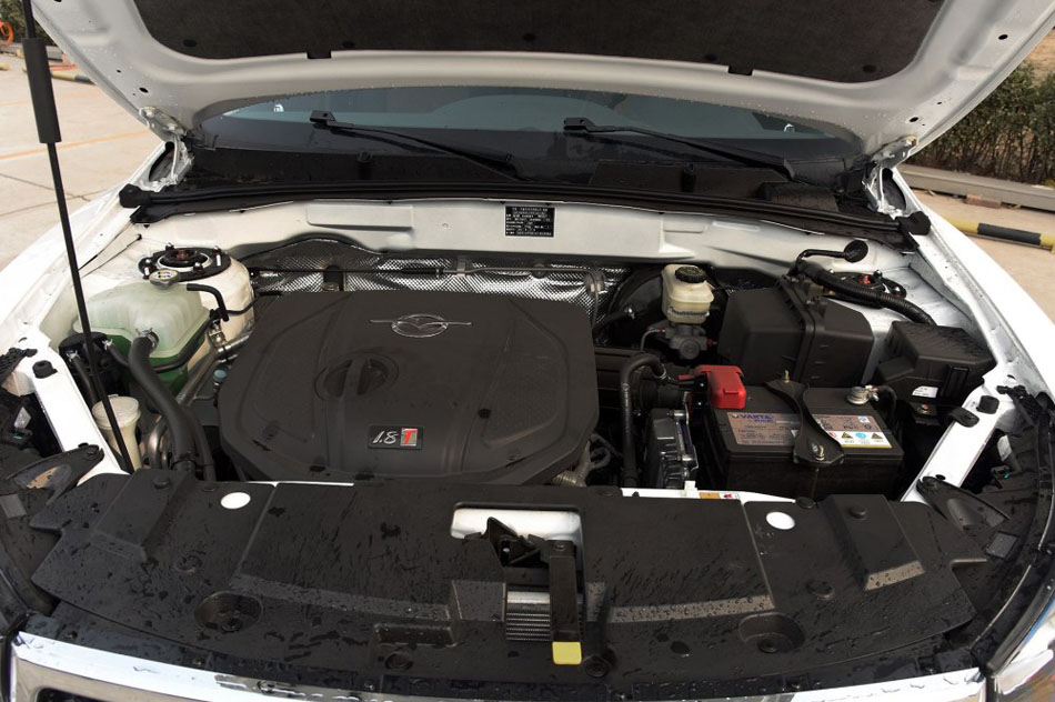 2017款 1.8T 自动领先版 引擎底盘