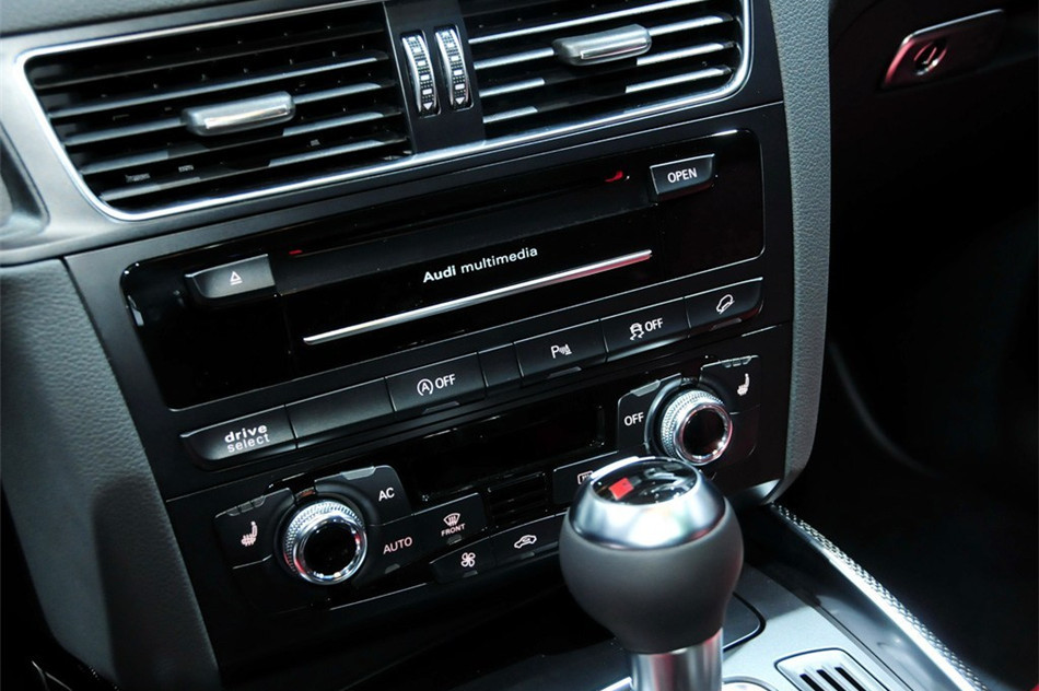 2013款 3.0TFSI 基本型 内饰