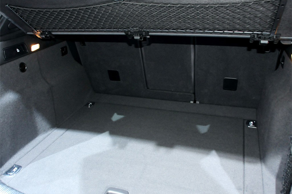 2013款 3.0TFSI 基本型 座椅空间