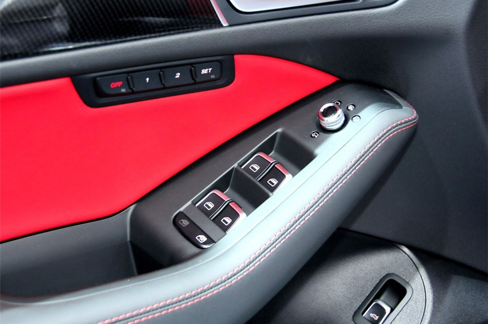 2013款 3.0TFSI 基本型 座椅空间