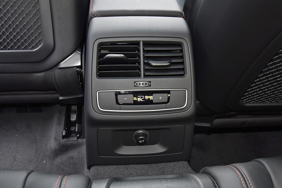 2019款 RS 5 2.9T Coupe 座椅空间