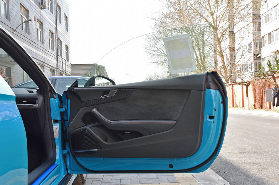 2019款 RS 5 2.9T Coupe 座椅空间