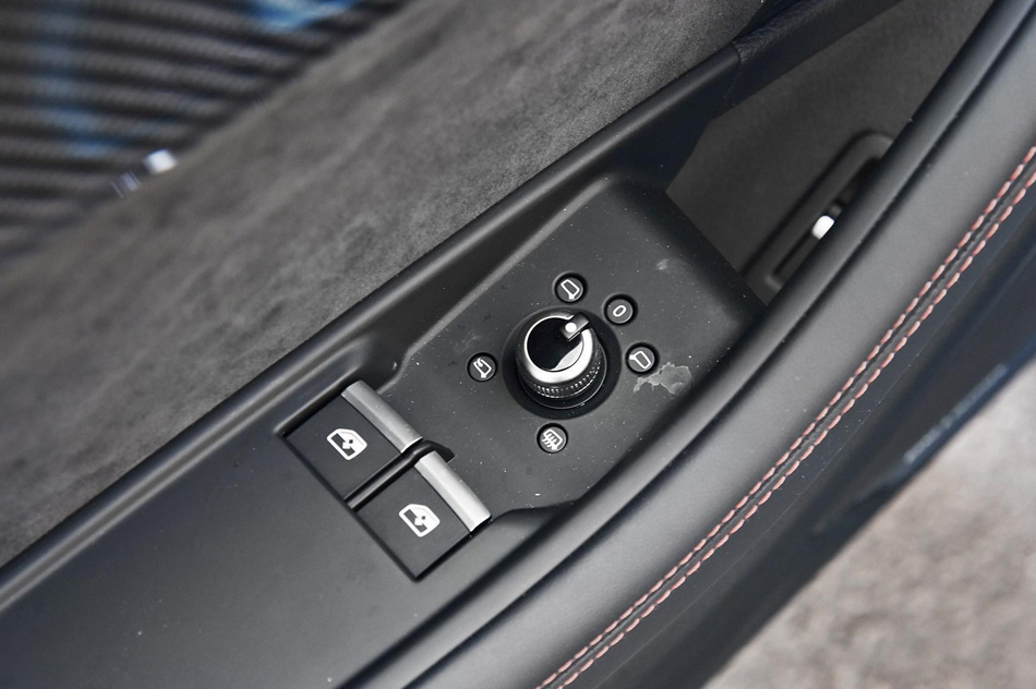 2019款 RS 5 2.9T Coupe 座椅空间