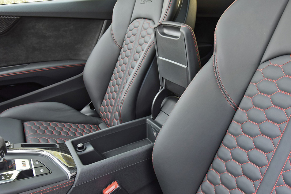 2019款 RS 5 2.9T Coupe 座椅空间