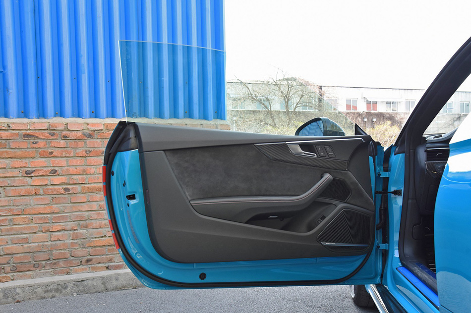 2019款 RS 5 2.9T Coupe 座椅空间