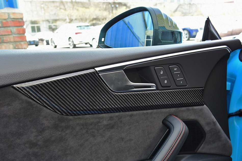 2019款 RS 5 2.9T Coupe 座椅空间