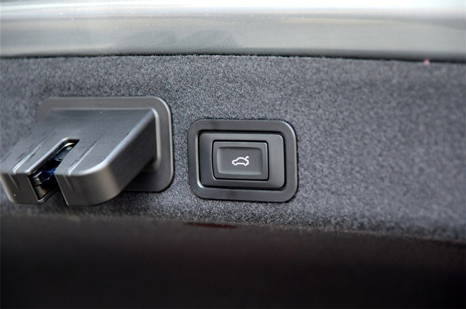 奥迪S6 2013款 S6 4.0TFSI 座椅空间