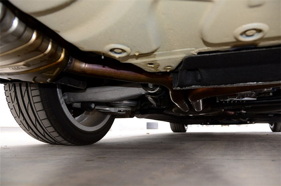 奥迪S6 2013款 S6 4.0TFSI 引擎底盘