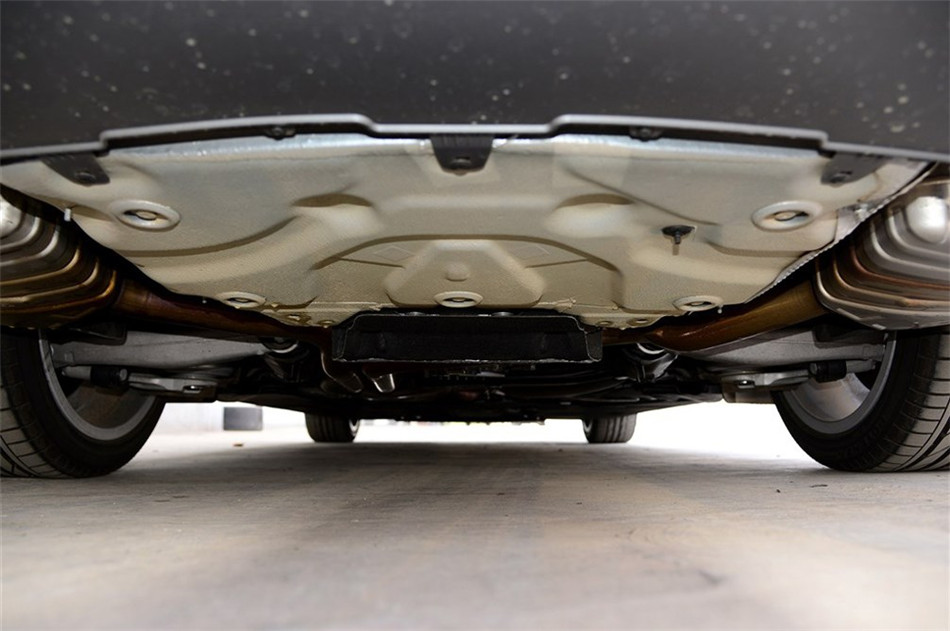 奥迪S6 2013款 S6 4.0TFSI 引擎底盘