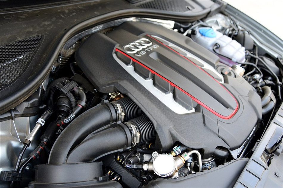 奥迪S6 2013款 S6 4.0TFSI 引擎底盘