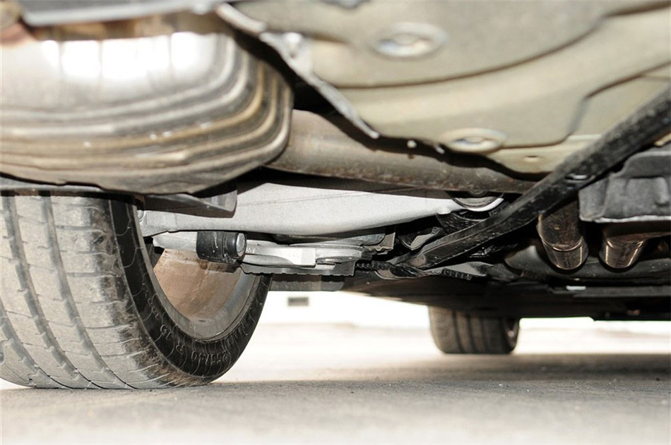 奥迪S7 2013款 S7 4.0TFSI 引擎底盘