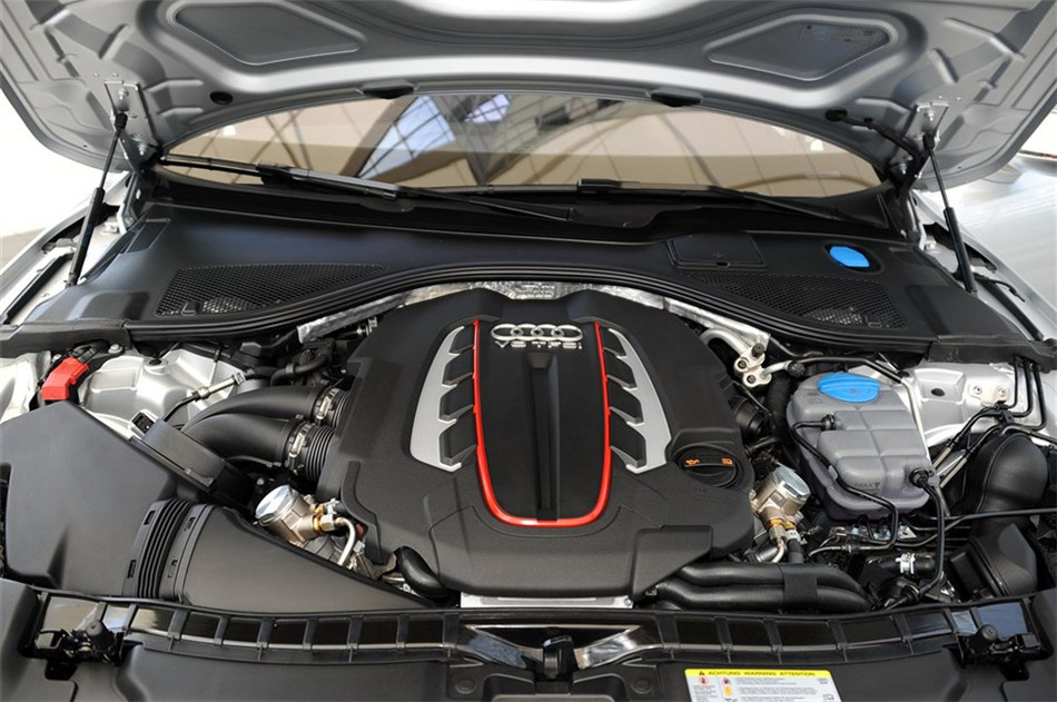 奥迪S7 2013款 S7 4.0TFSI 引擎底盘