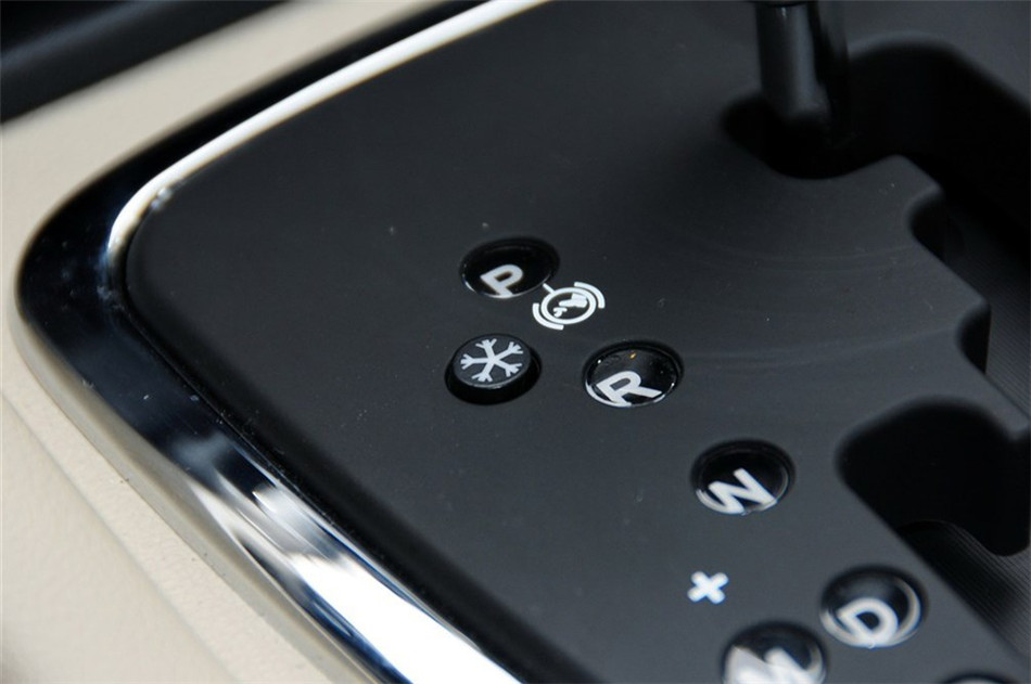 2013款艾瑞泽7 1.6CVT致享版