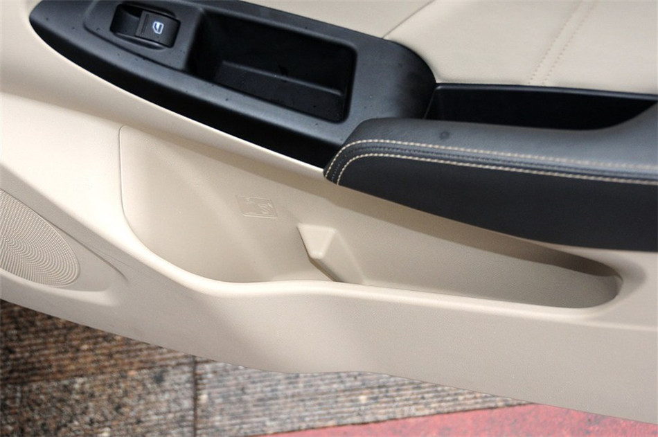 2013款艾瑞泽7 1.6CVT致享版