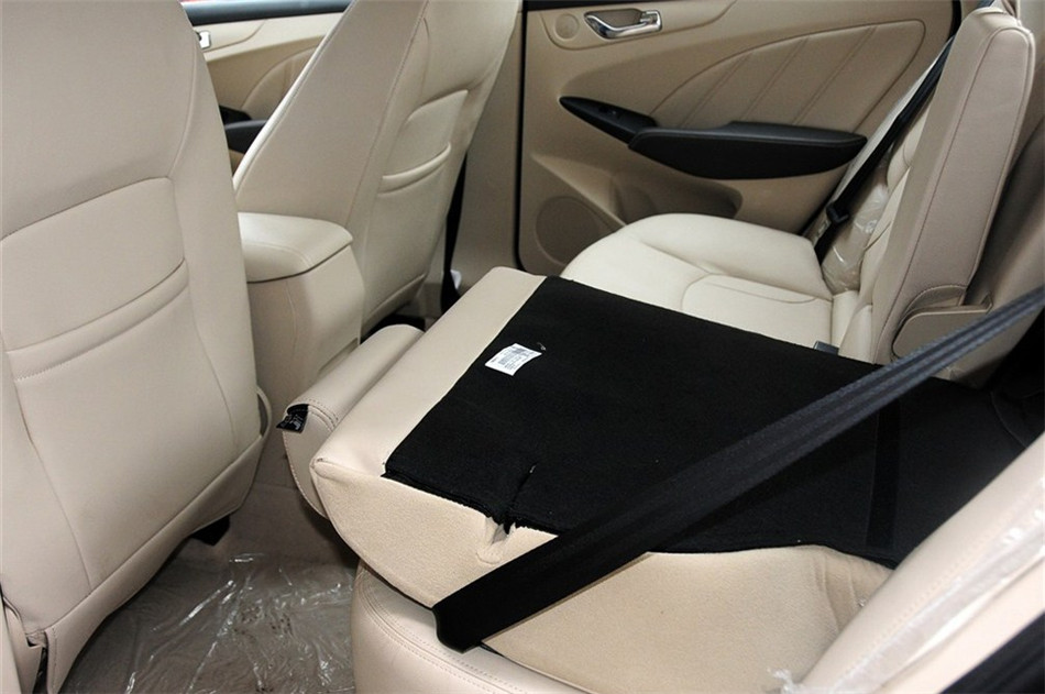 2013款艾瑞泽7 1.6CVT致享版