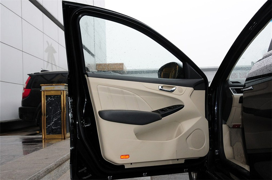 2013款艾瑞泽7 1.6CVT致享版