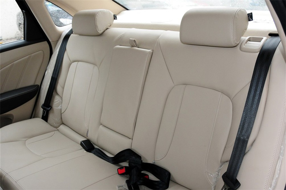 2013款艾瑞泽7 1.6CVT致享版