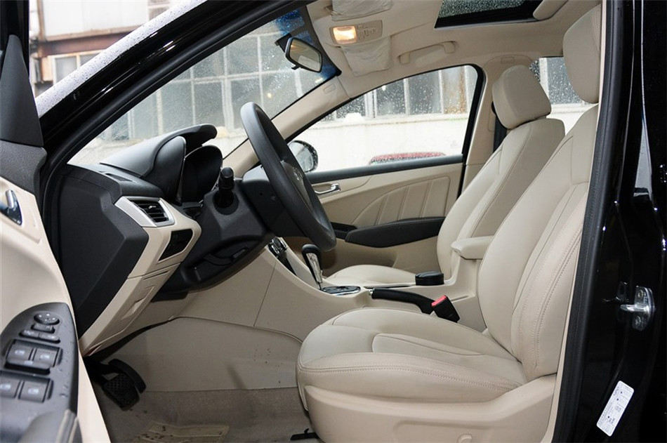 2013款艾瑞泽7 1.6CVT致享版