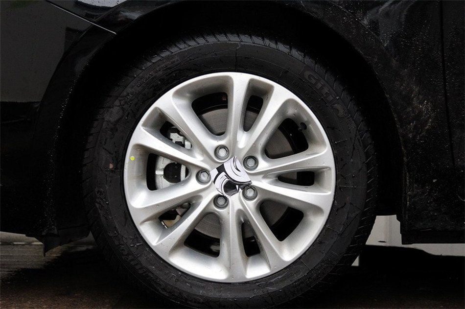 2013款艾瑞泽7 1.6CVT致享版