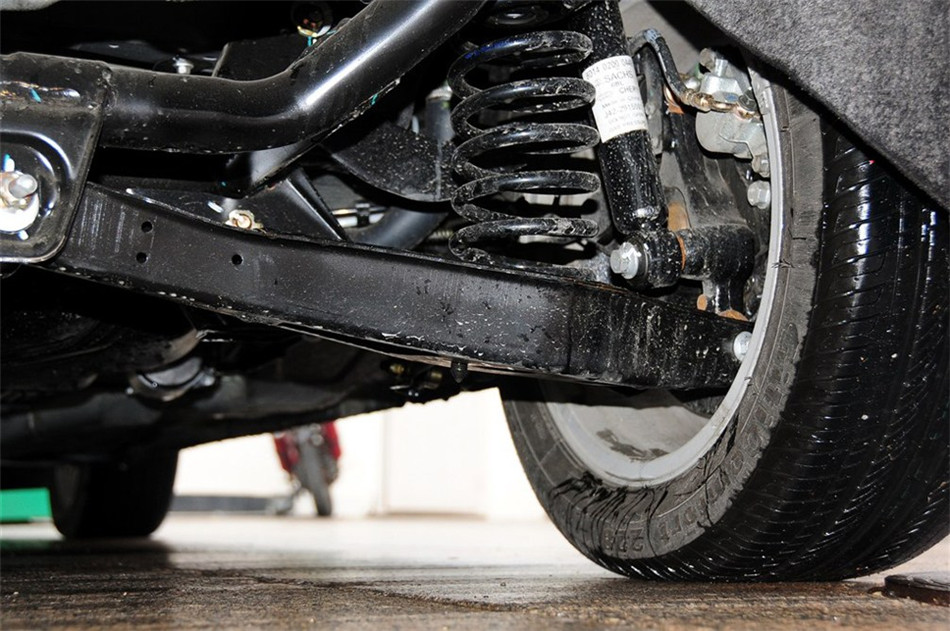 2013款艾瑞泽7 1.6CVT致享版