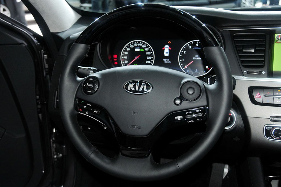 起亚K9 2013款基本型 内饰