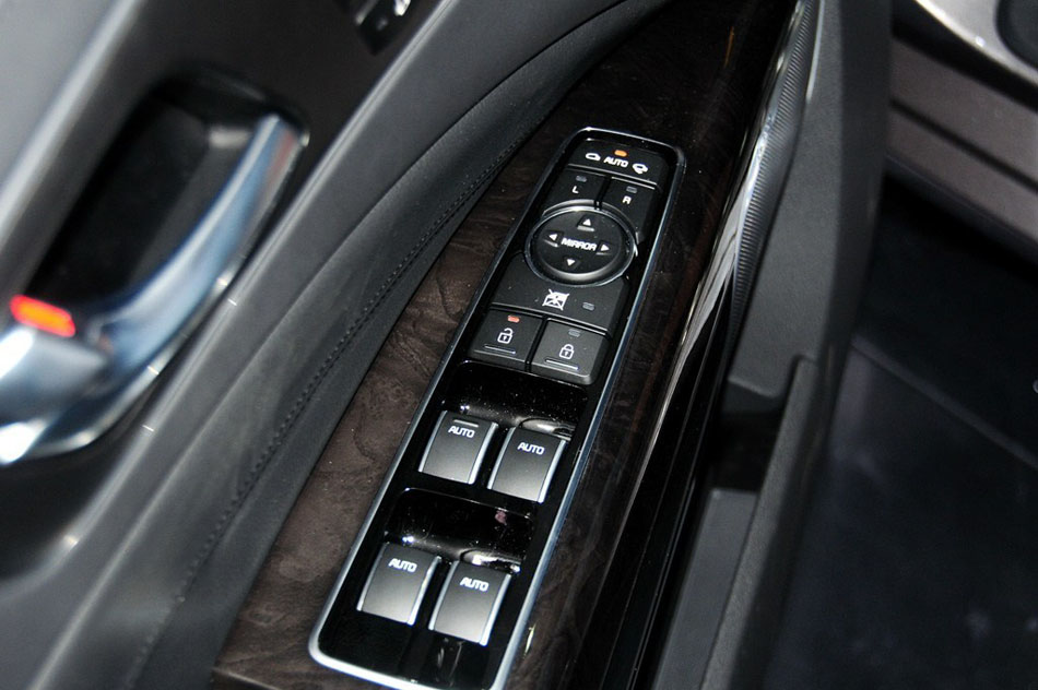 起亚K9 2013款基本型 空间