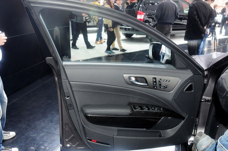 起亚K9 2013款基本型 空间