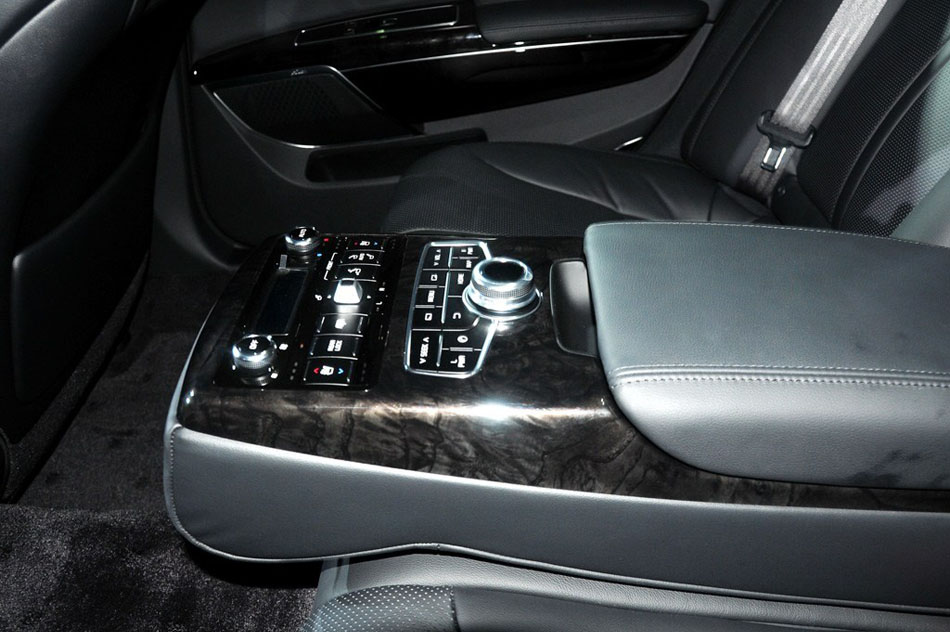 起亚K9 2013款基本型 空间