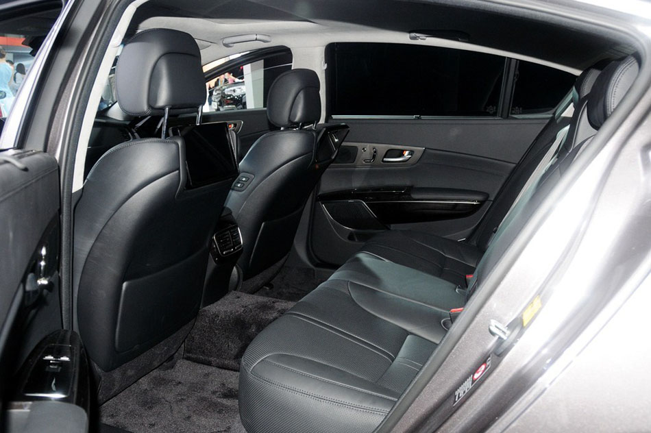 起亚K9 2013款基本型 空间