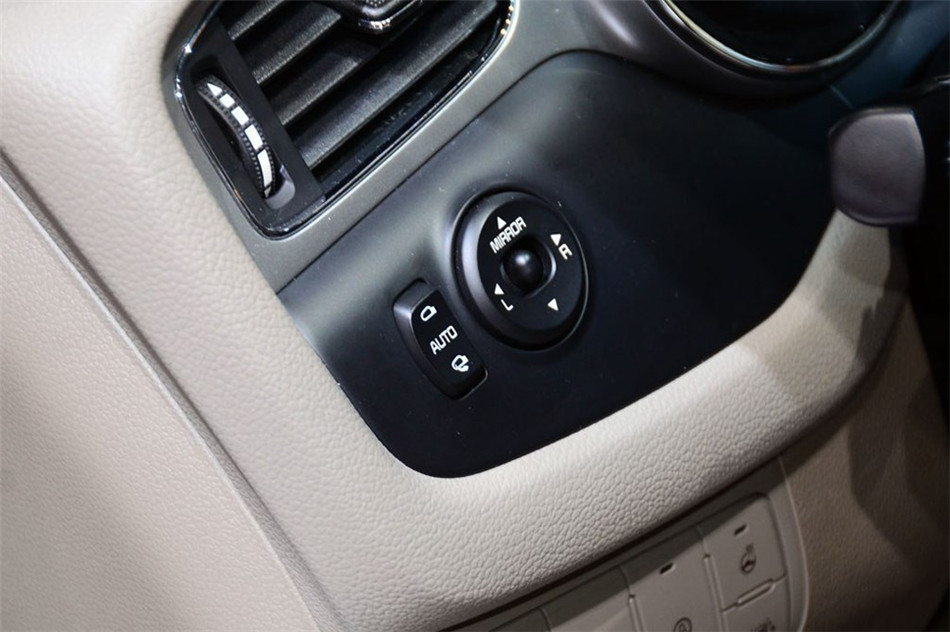 起亚Cee'd 2013款 基本型 内饰