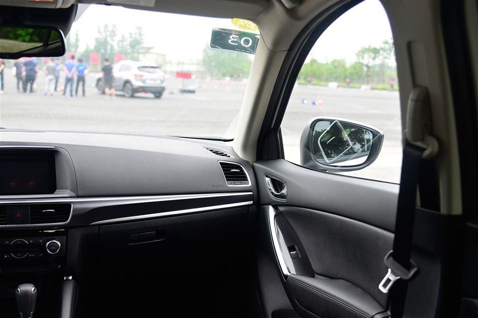 2015款 2.5L 自动四驱旗舰型 内饰