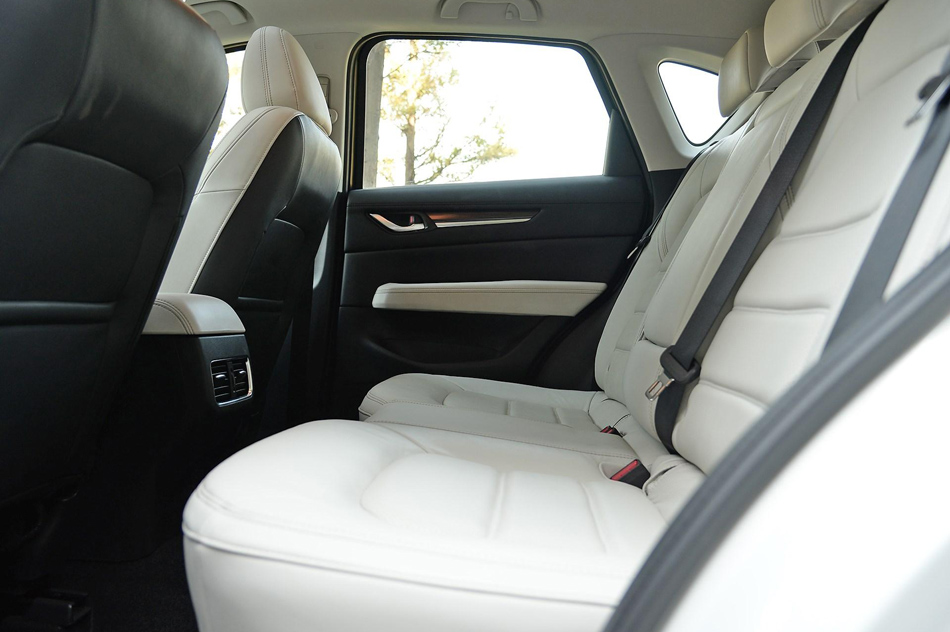 2017款 2.5L 自动四驱旗舰型 座椅空间