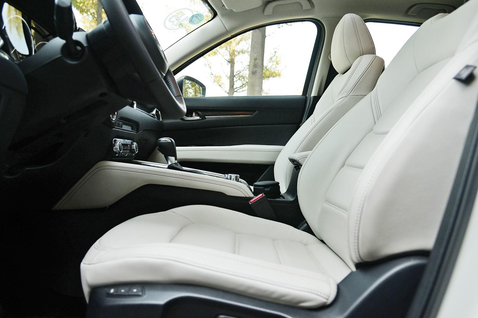 2017款 2.5L 自动四驱旗舰型 座椅空间