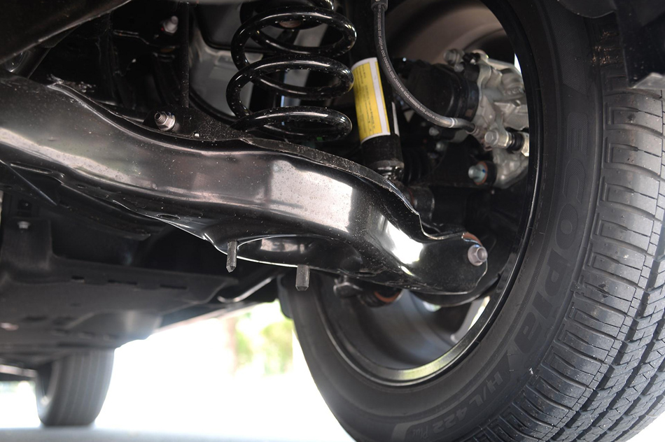 2017款 2.5L 自动四驱旗舰型 引擎底盘