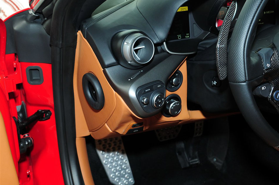 法拉利F12 berlinetta 2013款 内饰